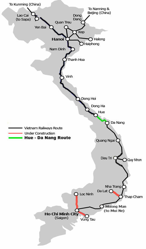 How long does the train from Da Nang to Hue take?